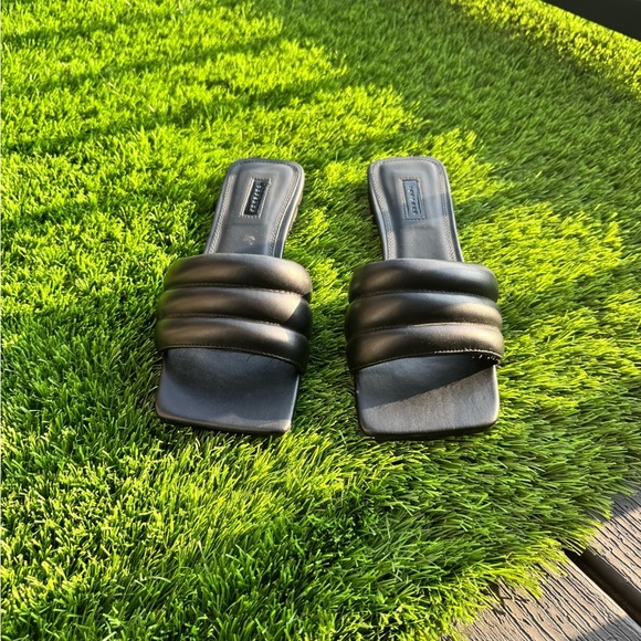 Topshop Pampas Padded Flat Sandals in Black - Picture 3 of 8